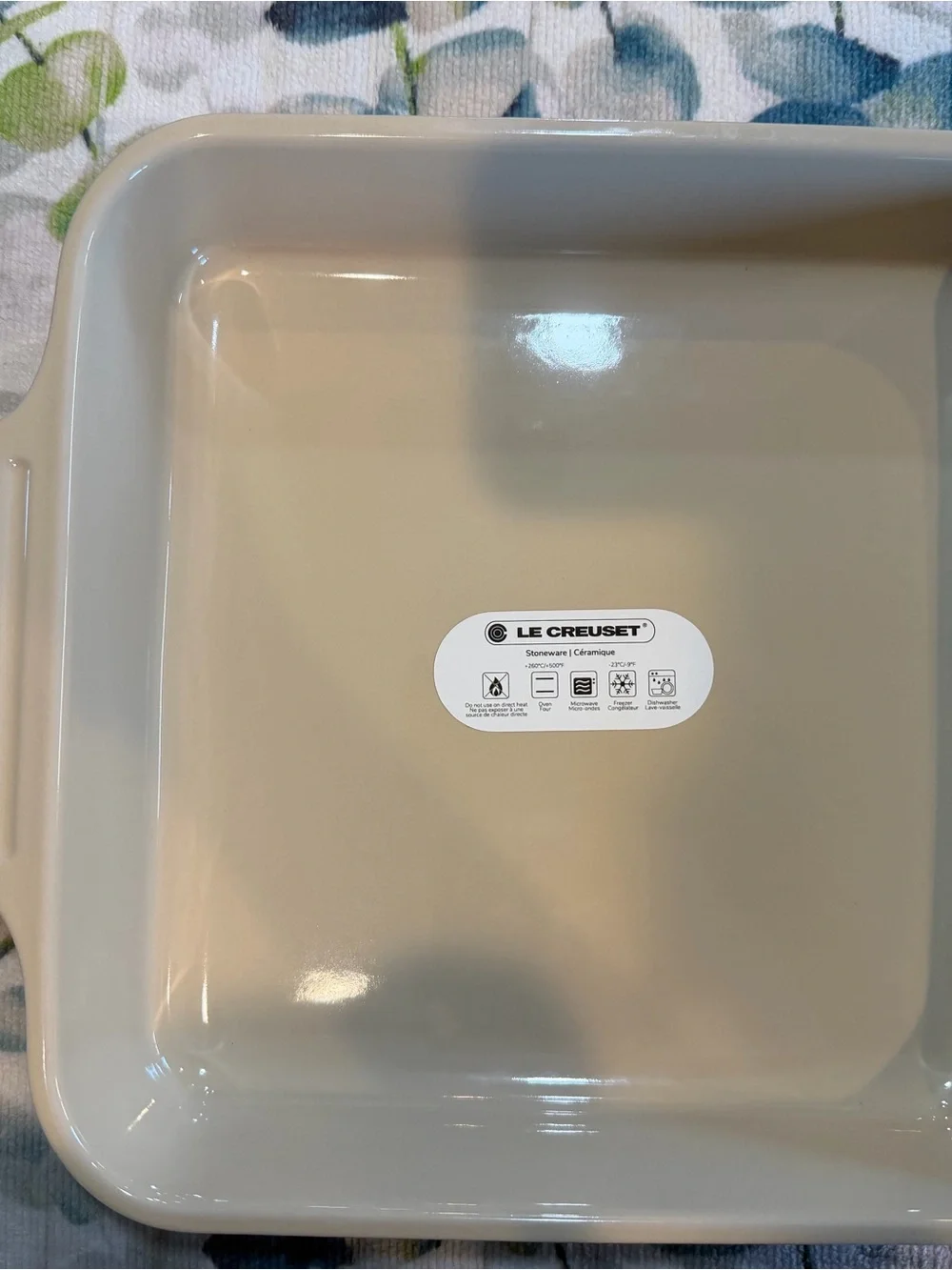 NEW Le Creuset Classic Square Baker Dish - 23cm Chiffon Pink 9”